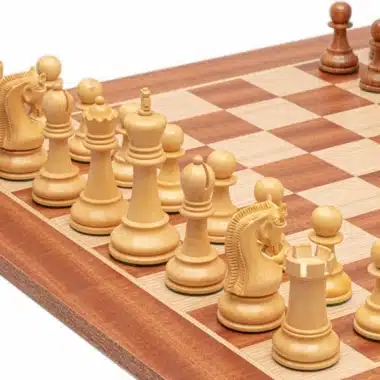 Geschnitztes Schachspiel aus Akazienholz und Schachbrett aus Mahagoniholz – Bild 5