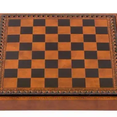 Kleines Schachspiel aus Holz und Schachbrett aus Kunstleder – Bild 6