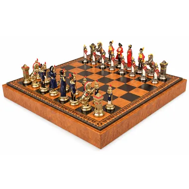 Schachspiel Napoleon von vorne auf der braunen Kunstleder-Aufbewahrungsbox