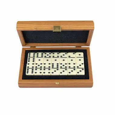 Alternative view of Domino-Set mit Holzkasten aus Walnussholz