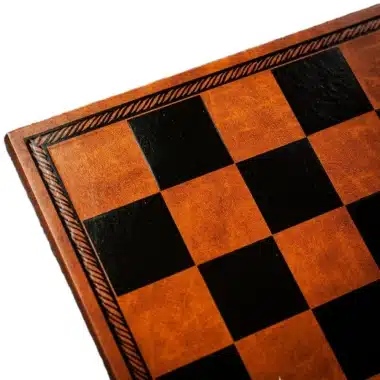 Schachspiel Staunton aus Metall und Holz mit Schachbrett aus Kunstleder in Braun – Bild 8