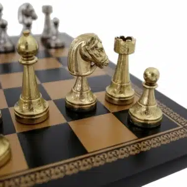 Staunton Schachspiel aus Metall & Schachbrett aus Kunstleder – Bild 4
