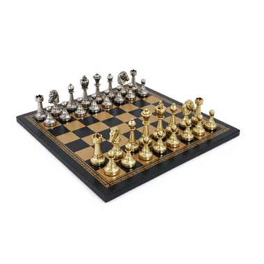 Schachspiel Staunton aus Metall auf Schachbrett aus Kunstleder, Gesamtansicht