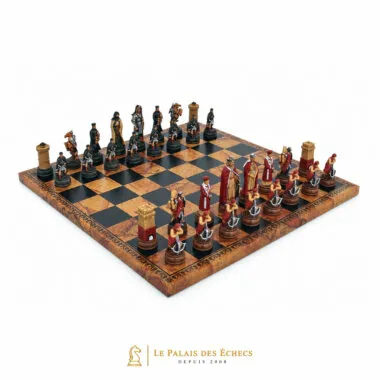 Komplettes Schachspiel Camelot auf Kunstleder-Schachbrett, seitliche Ansicht