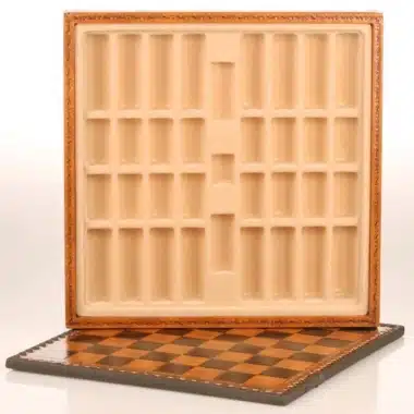 Römisches vs. Barbarisches Schachspiel - Schachbrett, Dame und Backgammon aus braunem / schwarzem Kunstleder mit Aufbewahrungsfach & Schachspiel aus Metall und Holz – Bild 10