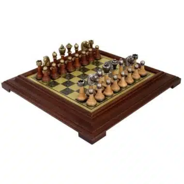 Schachbrett Holzrahmen und Spielbrett mit Messing-Effekt & Staunton-Schachspiel aus Metall und Holz