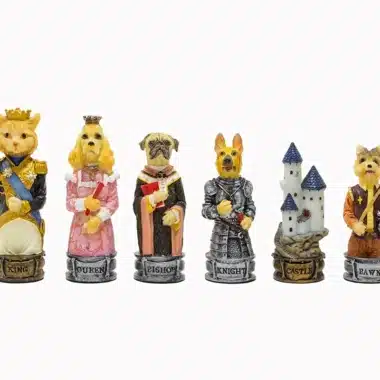 Schachspiel Hunde und Katzen aus Harz und Schachbrett aus Kunstleder Bordeaux und Gold – Bild 4