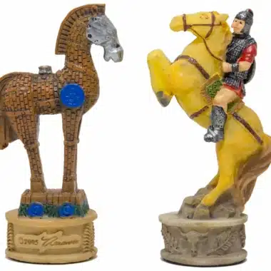 Schachspiel aus Resin Griechische Mythologie: Der Trojanische Krieg und Schachbrett aus Kunstleder in Gold und Blau – Bild 5