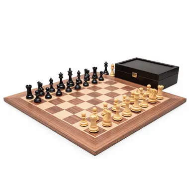 Komplettes Schachset Highclere mit Walnuss-Ahorn-Schachbrett und Box