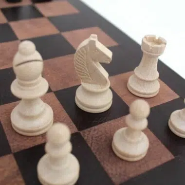 Staunton Schachspiel aus Holz und echtes italienisches Leder-Schachbrett mit Aufbewahrungskoffer – Bild 3