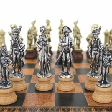 Schachspiel Napoleon aus Holz und Metall und Schachbrett aus Kunstleder Karte der Alten Welt – Bild 3