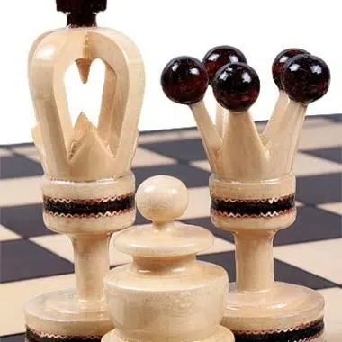 Klappbares Schachbrett und Schachfiguren aus Holz – Bild 6