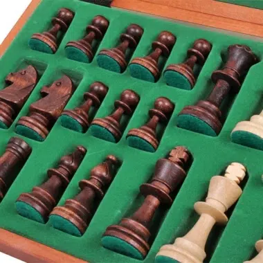 Schachbrett und Schachspiel aus Holz mit Aufbewahrung – Bild 5