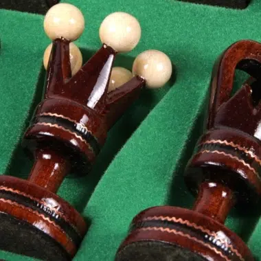 Klappbares Schachbrett und Schachfiguren aus Holz – Bild 8