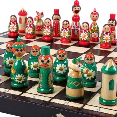 Schachspiel aus Holz für Kinder Babuschka Russische Puppen Grün – Bild 4