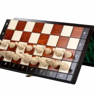 Kleines Magnetisches Schachspiel aus Holz mit Aufbewahrung – Bild 3