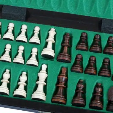 Kleines Magnetisches Schachspiel aus Holz mit Aufbewahrung – Bild 8