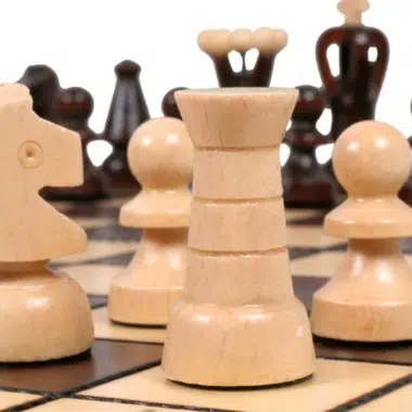 Faltbares Schach- und Dame-Spiel aus Holz – Bild 8