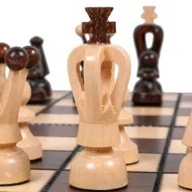 Faltbares Schach- und Dame-Spiel aus Holz – Bild 6
