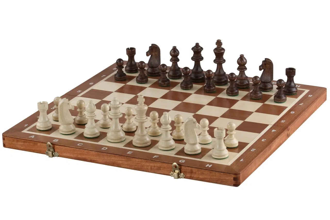 Klappbares Schachbrett aus Holz und Staunton Schachfiguren aus Holz mit Aufbewahrung