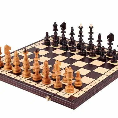 Riesiges Schachspiel und Faltbares Schachbrett aus Holz