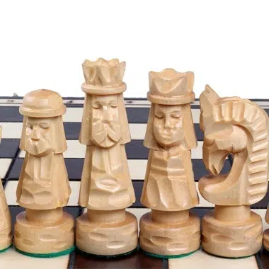Schachspiel aus Holz mit Skulpturen und faltbarem Schachbrett mit Aufbewahrung – Bild 7