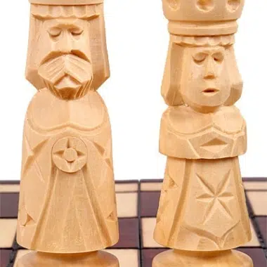 Großes Klapp-Schachbrett aus Holz mit geschnitzten Holzfiguren – Bild 6