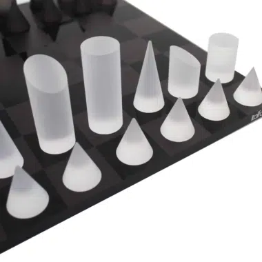 Moderne Konische Schachspiel in Grau und Weiß aus Plexiglas mit Aufbewahrungsbox – Bild 5