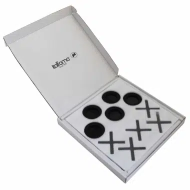 Alternative view of Schwarz-Weißes Morpion-Spiel aus Plexiglas mit Aufbewahrung