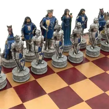 Schachspiel König-Arthur-Figuren mit Schachbrett aus Kunstleder mit Stauraum – Bild 4