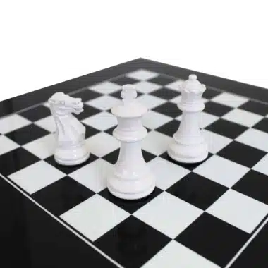 Zweifarbiges Schachspiel Schwarz-Weiß Modern aus Lackholz – Bild 3