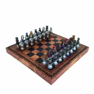 Set Büste Mittelalter IV, aufgeklapptes Schachbrett mit handbemalten Harzfiguren
