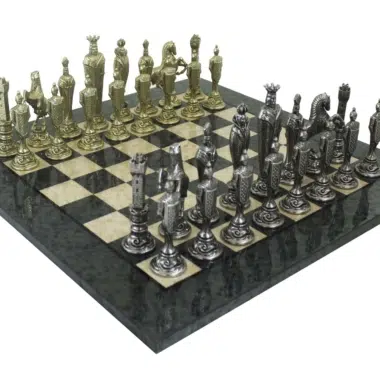 Große mittelalterliche italienische Figuren und Schachbrett aus Wurzelholz und grauem Ahorn
