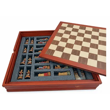 Geöffnete Box mit Camelot-Figuren in Schaumstoff-Fächern