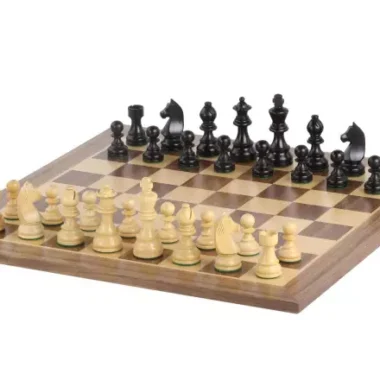 Schachset Chevalier Allemand mit Schachbrett aus Ahorn und Nussbaum, Gesamtansicht