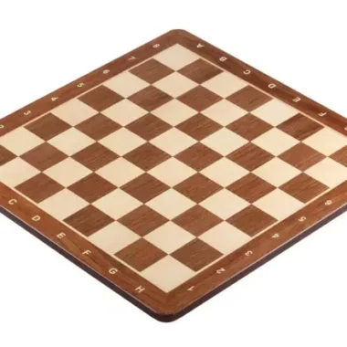 Alphanumerisches Schachbrett aus Akazien- und Buchsbaumholz, diagonale Gesamtansicht