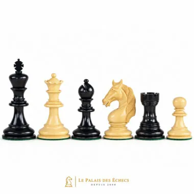 Schachfiguren Einhorn, Detail von Dame, Läufer, Springer und Turm aus hellem Buchsbaum