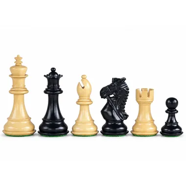 Schachfiguren aus Buchsbaum und ebonisiertem Buchsbaum, schwarze Dame, Läufer, Springer und Turm