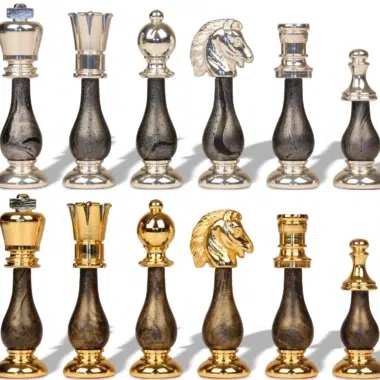 Schachspiel-Set aus vergoldetem und versilbertem Messing und Schachbrett aus Holz und Schwarz-Weiß-Marmor – Bild 5