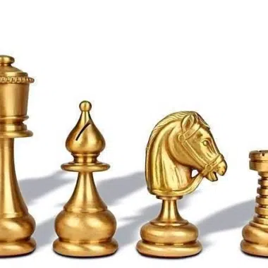 Schachspielset aus massivem Messing und Schachbrett aus Ulmen- und Heideholz mit glänzender Oberfläche – Bild 4