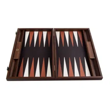 Backgammon mit Krokodilprägung, leeres Brett von vorne gesehen