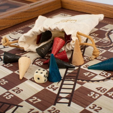 Gesellschaftsspiel 4 in 1 aus Holz - Schach, Backgammon, Ludo und Mensch ärgere dich nicht mit Aufbewahrung – Bild 8