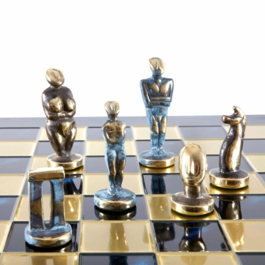 Schachspiel im zykladischen Kunststil aus massivem Messing - Blaue und Braune Figuren – Bild 5