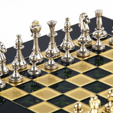Kleines Staunton Schachspielset aus Silber- und Goldfarbenem Metall mit Metall-Schachbrett auf Fuß und Aufbewahrungskoffer – Bild 15