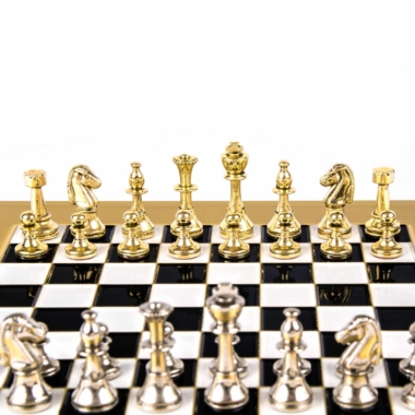 Kleines Staunton Schachspielset aus Silber- und Goldfarbenem Metall mit Metall-Schachbrett auf Fuß und Aufbewahrungskoffer – Bild 8