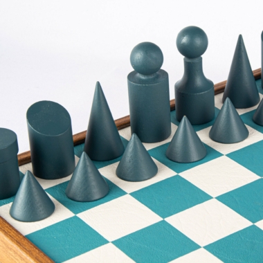Schachspiel-Set im Bauhaus-Stil aus Holz und blau-weißem Kunstlederbrett mit Aufbewahrung – Bild 3