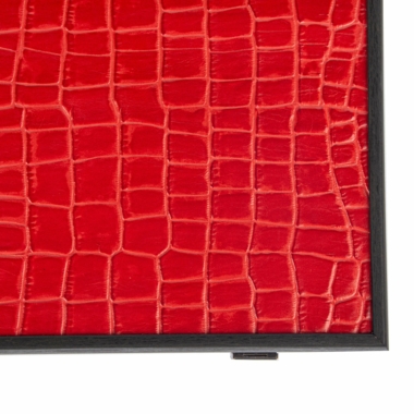 Backgammon Luxe, Nahaufnahme des roten Krokodil-Leders und der Boxecke