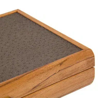 Reise-Backgammon-Set, Detail der Innenecke aus grauem Kunstleder