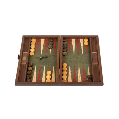 Backgammon aus grünem Naturkork geöffnet, mit Eichenfiguren und Würfeln