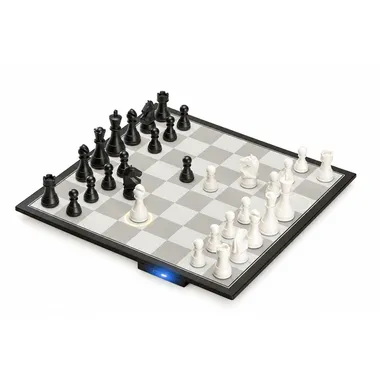 Elektronisches Schachbrett DGT Pegasus schräg fotografiert mit Figuren im Spiel